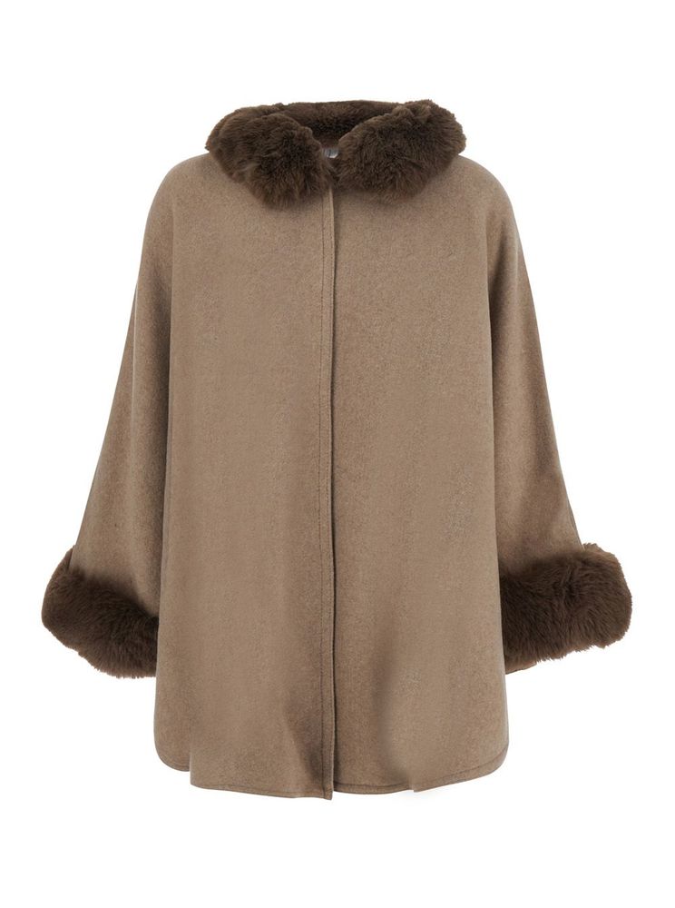 Cloth Poncho With Long-Fiber Details