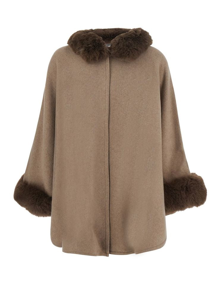 Cloth Poncho With Long-Fiber Details