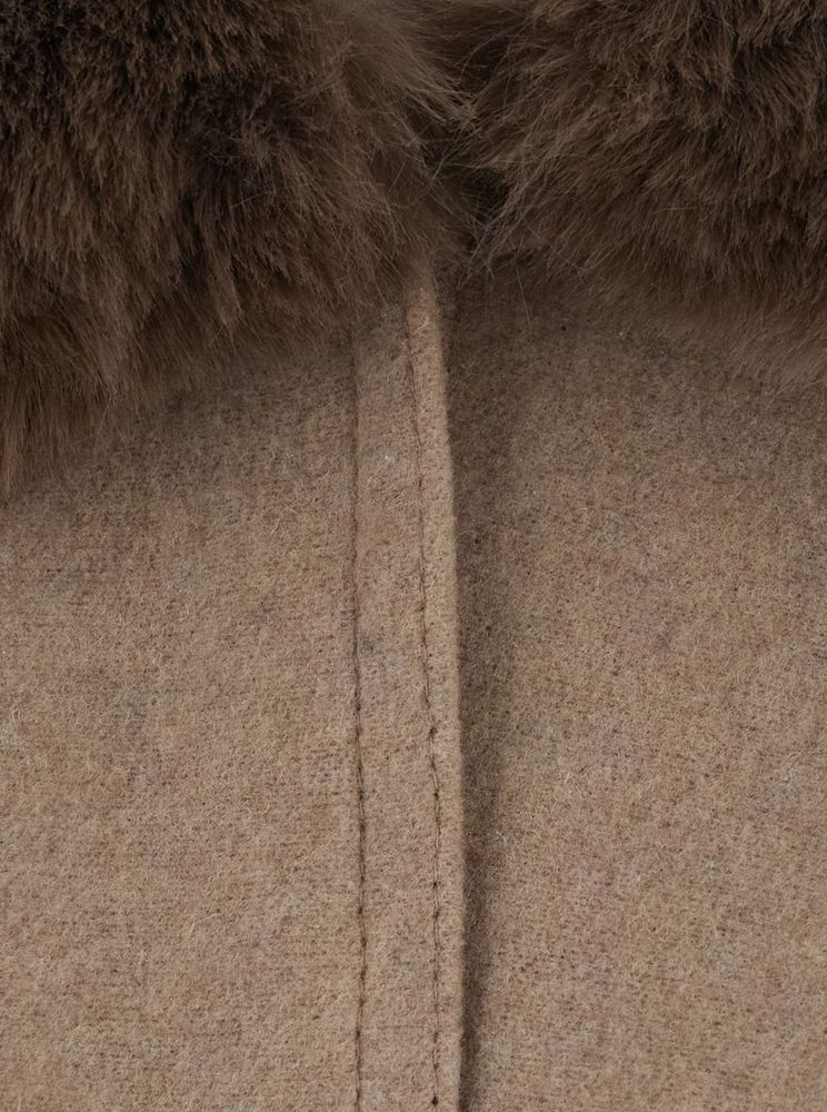 Cloth Poncho With Long-Fiber Details